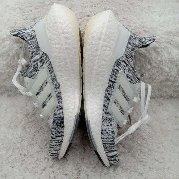 Adidas Running Shoes Womens 6 UltraBoost 21 Oreo White Black Sneakers GV7712 - Picture 4 of 9